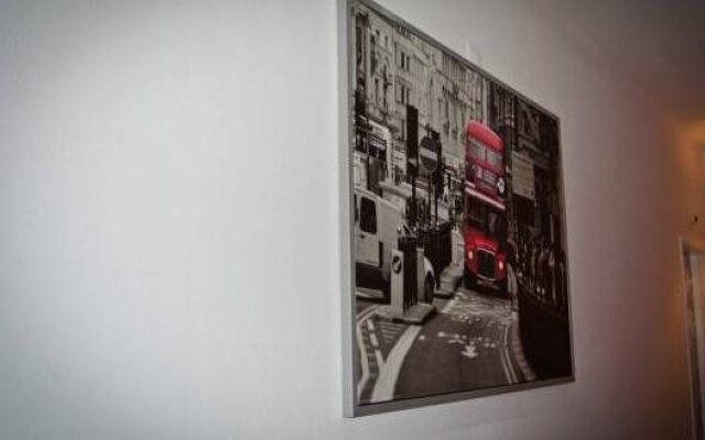 D. Dinis Low Cost Hostel