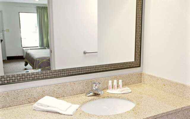 Super 8 by Wyndham Gainesville