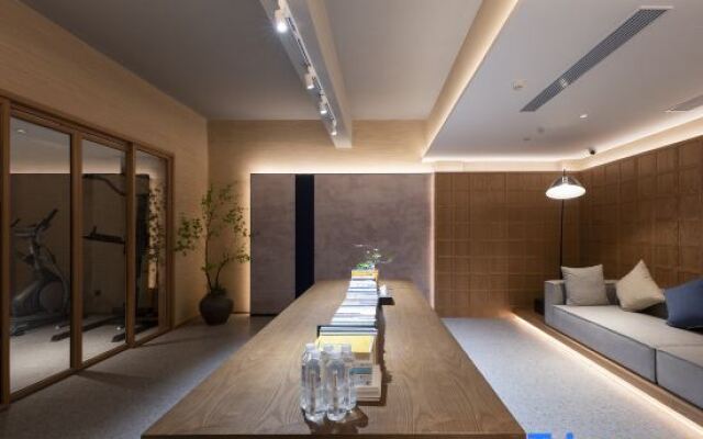 Qianna Hotel (Zhengzhou Erqi Square Dennis David City)