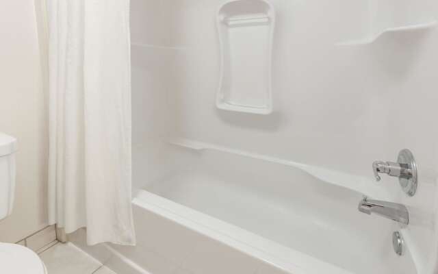 Super 8 Edmonton West