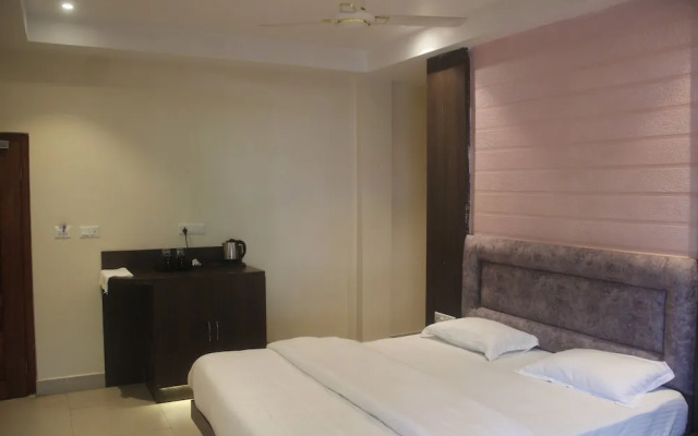 Hotel Serene Palace