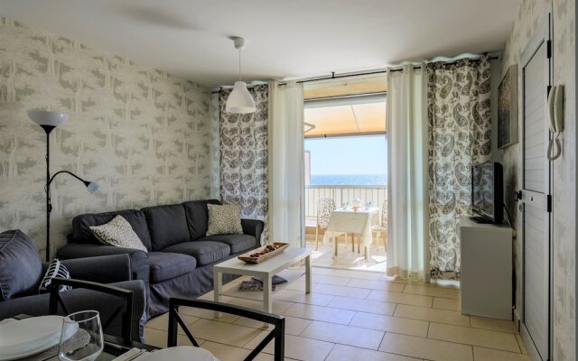 Apartment Poris with Sea View and Pool