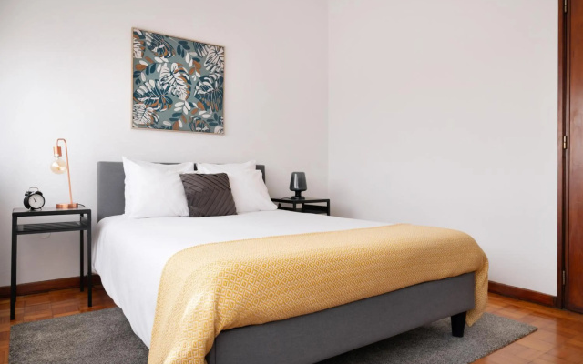 ! Luminous 2BR Top Floor ! Praça da República