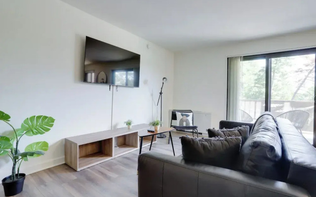 Contemporary Studio by Barton Park
