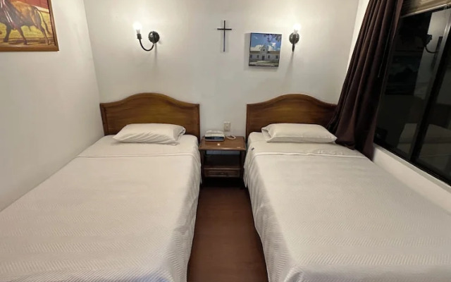 Hotel & Suites El Quijote