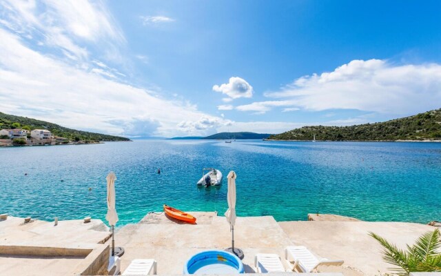 Amazing Home in Vinisce With Wifi and 2 Bedrooms