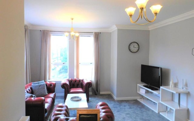 City Centre 2 bedroom apt, close to M8 & Tourist Attractions