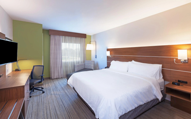 Holiday Inn Express & Suites Lenexa - Overland Park Area by IHG