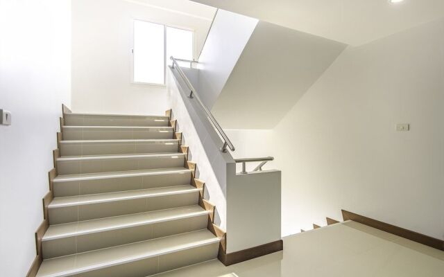 OYO 601 C W Mansion Phuket