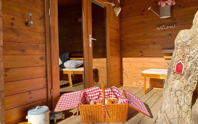 Natura Fun House & Camping