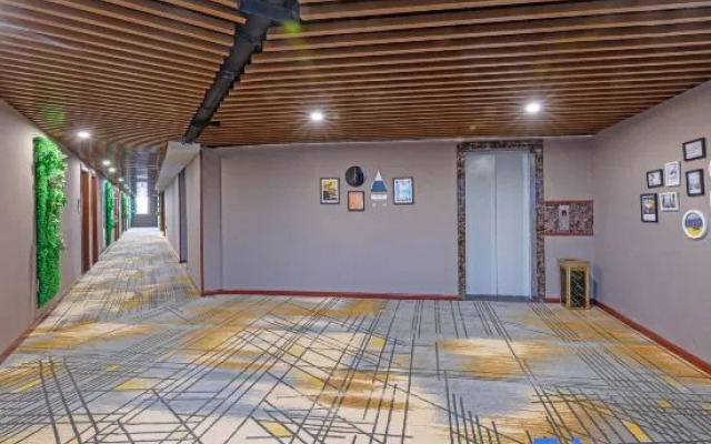 Alibaba Holiday Hotel