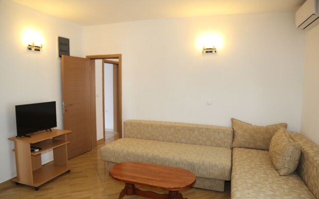 Captivating 1-bed Apartment in Ulcinj