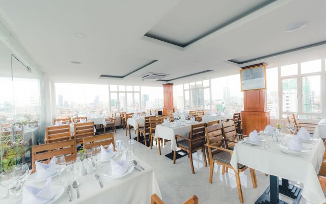 Le Mont Hotel
