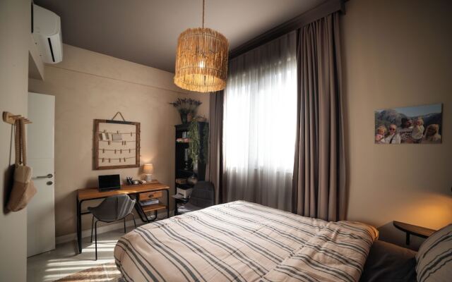 Modern and Cozy Designer Apartment in Relaxing Environment