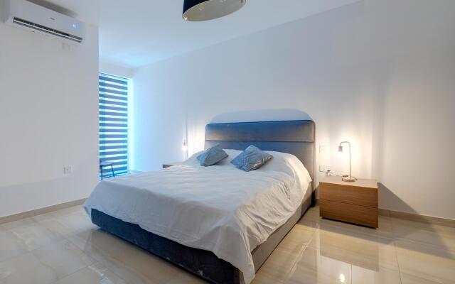 Chic 2BR Apartment, Ideal Location