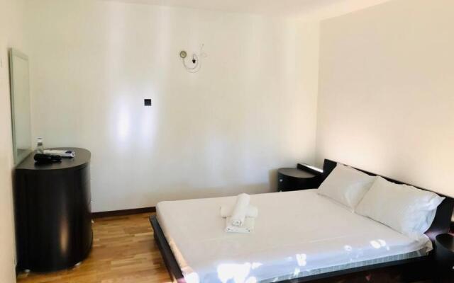 UltraCentral and Very Big apt - 3 BIG ROOMS - GE12