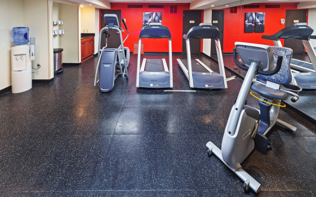 Tulsa Square Hotel Central, I-44 By OYO