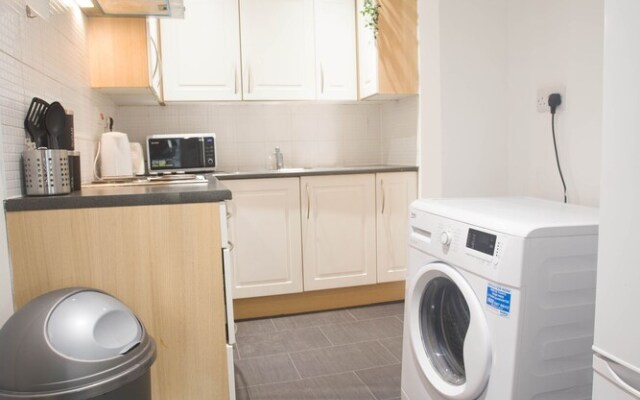 Short Stay Bristol - Stapleton 1 Apartment