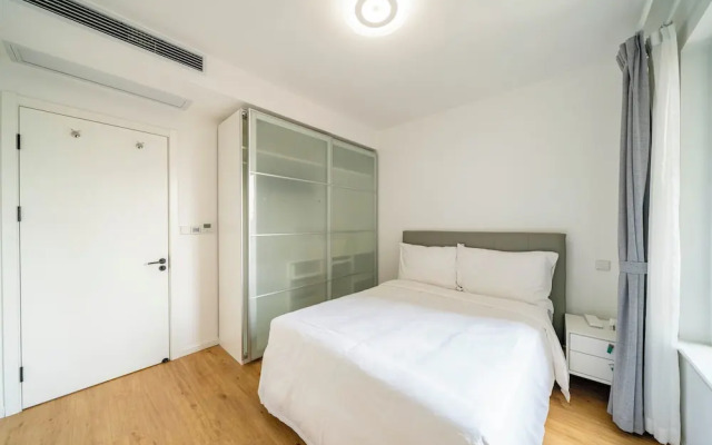 Tyms Spacious 4BR 2BA Apt Xujiahui