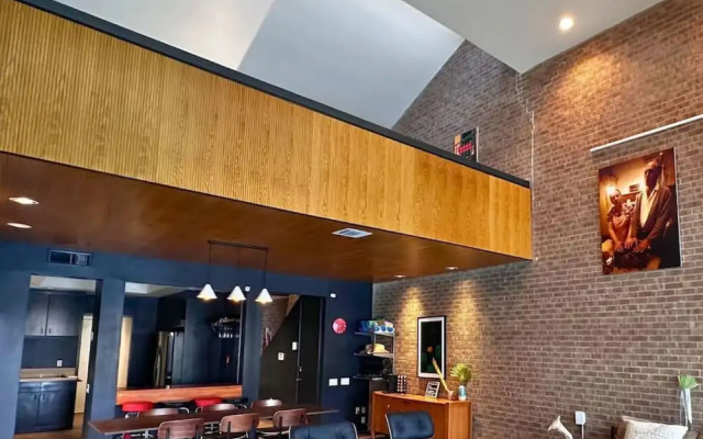 Poolside Comfort in Montrose