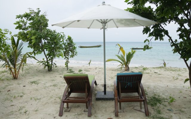 Sandyy Wavess Beach Resort