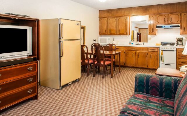 Econo Lodge Eagle Nest