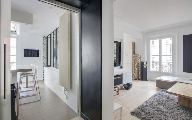 Magnificent Apartment Near Champs-elysees