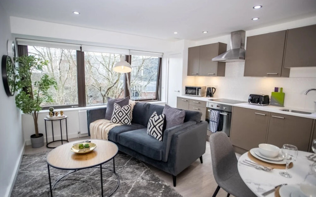 Pembroke House Apartments - Parking