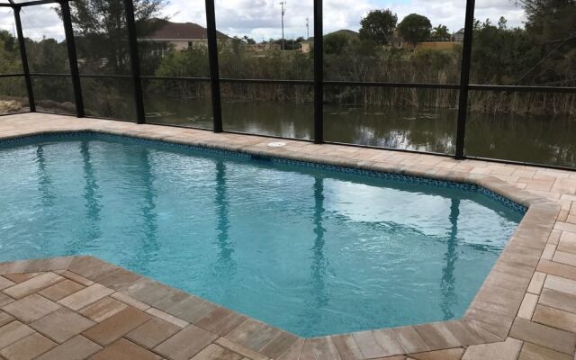 Alisa's Dream Villa on the Canal