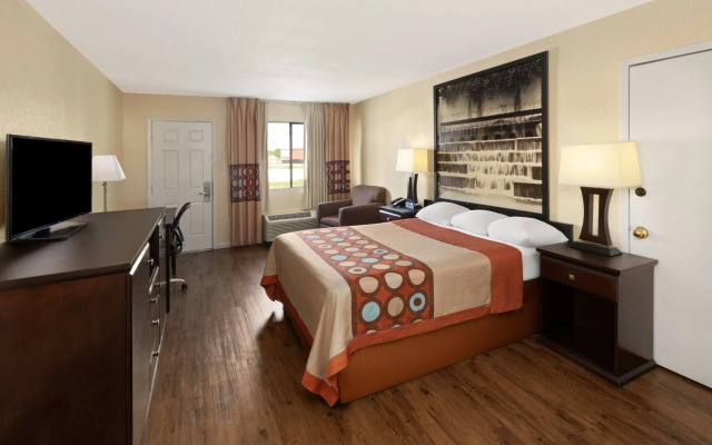 Super 8 by Wyndham Temple S. General Bruce