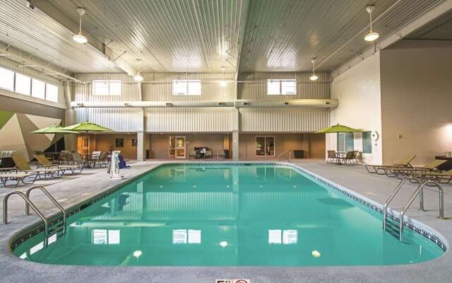 La Quinta Inn & Suites by Wyndham Cincinnati Sharonville