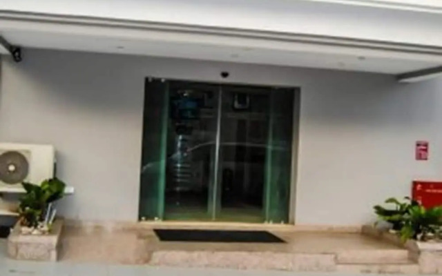 Royal Jatoz Hotel and Suites