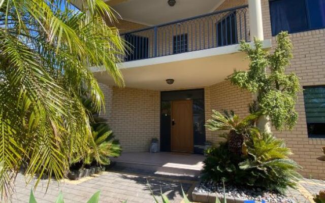 Sunny Ocean View Retreat