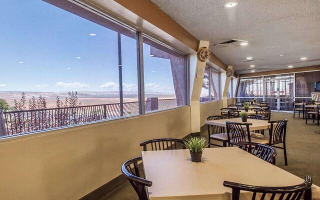 Quality Inn View of Lake Powell - Page