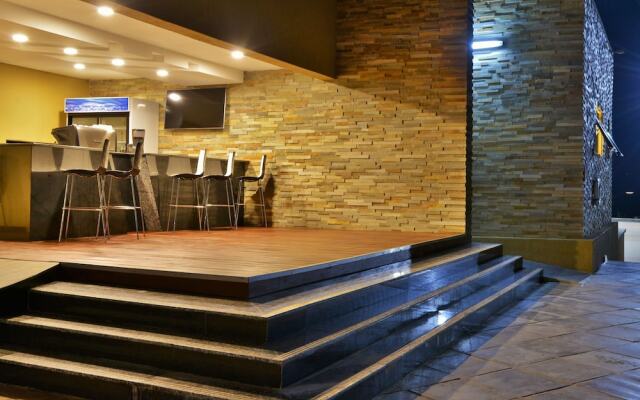 Mantis EPIC Hotel & Suites