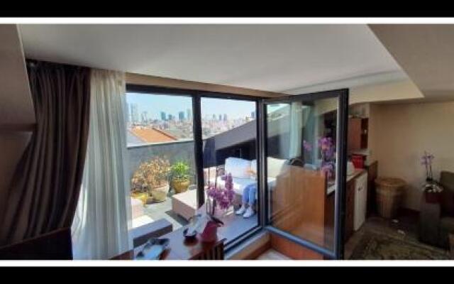 MB Deluxe Suite Hotel