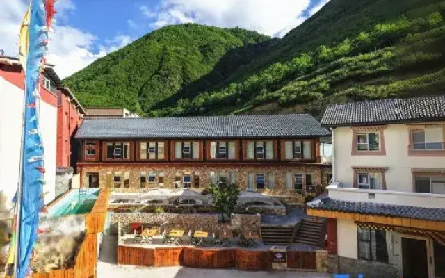 Jiuzhaigou Yunjing Courtyard-Style Hotel