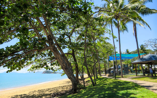 Roydon Beachfront Apartments