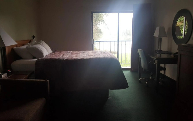 Oyster Bay Inn & Suites