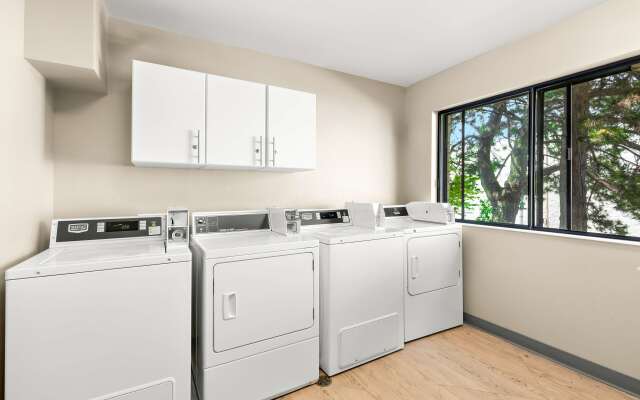 Best Western West Towne Suites