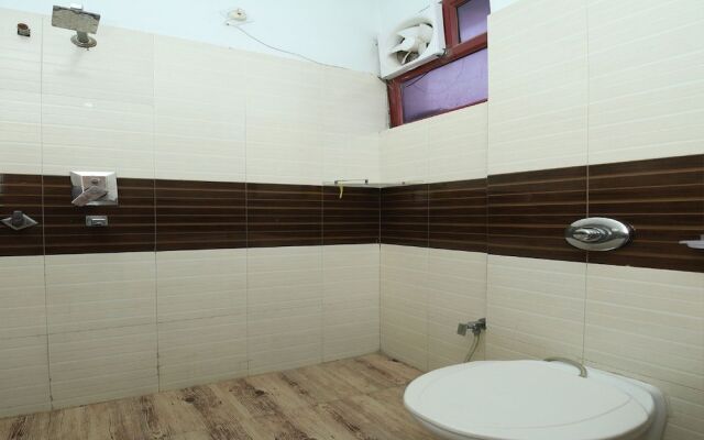 Oyo 40458 Hotel Deep Palace