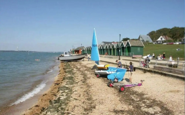 Isle Escape Retreat- Sleeps 4, Garden & Games Room