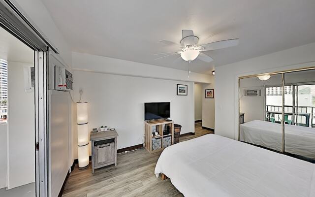 Kuhio At Waikiki 1109 Condo By Redawning