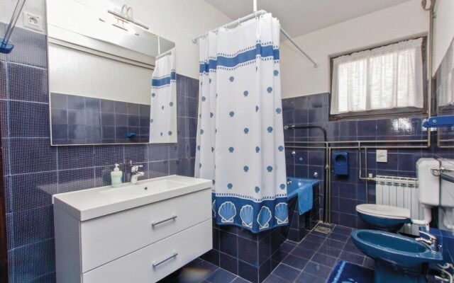 Awesome Apartment in Medulin With 5 Bedrooms and Internet