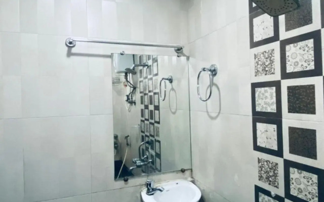 Capital O 80450 Hotel Shubham Residency