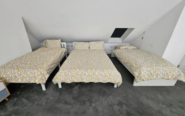 Self Contained Studio Near Windsor Attractions!