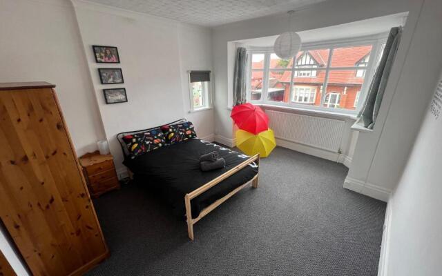 Friends House, Hot Tub, Sleeps 8