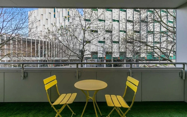 Zodiak Central 2 BR Apt Free Parking Gym