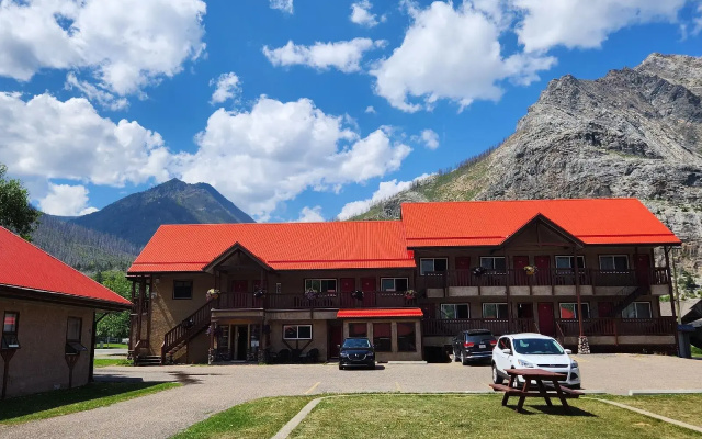 Aspen Village Inn