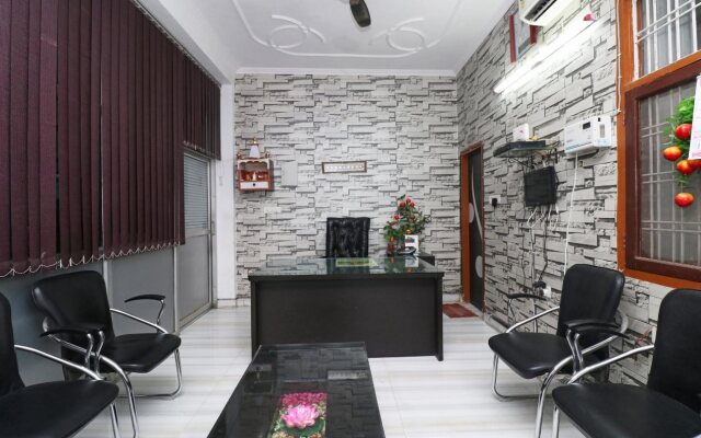 Oyo 18395 Star Palace